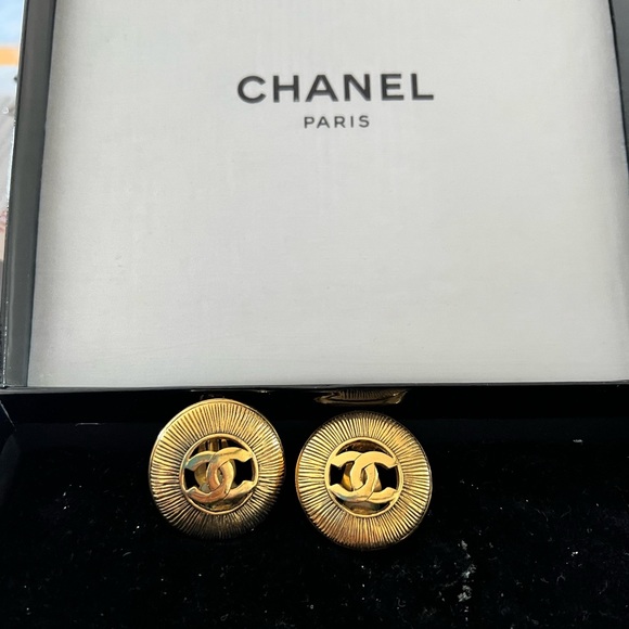 Chanel Vintage clip on earrings - Picture 2 of 2